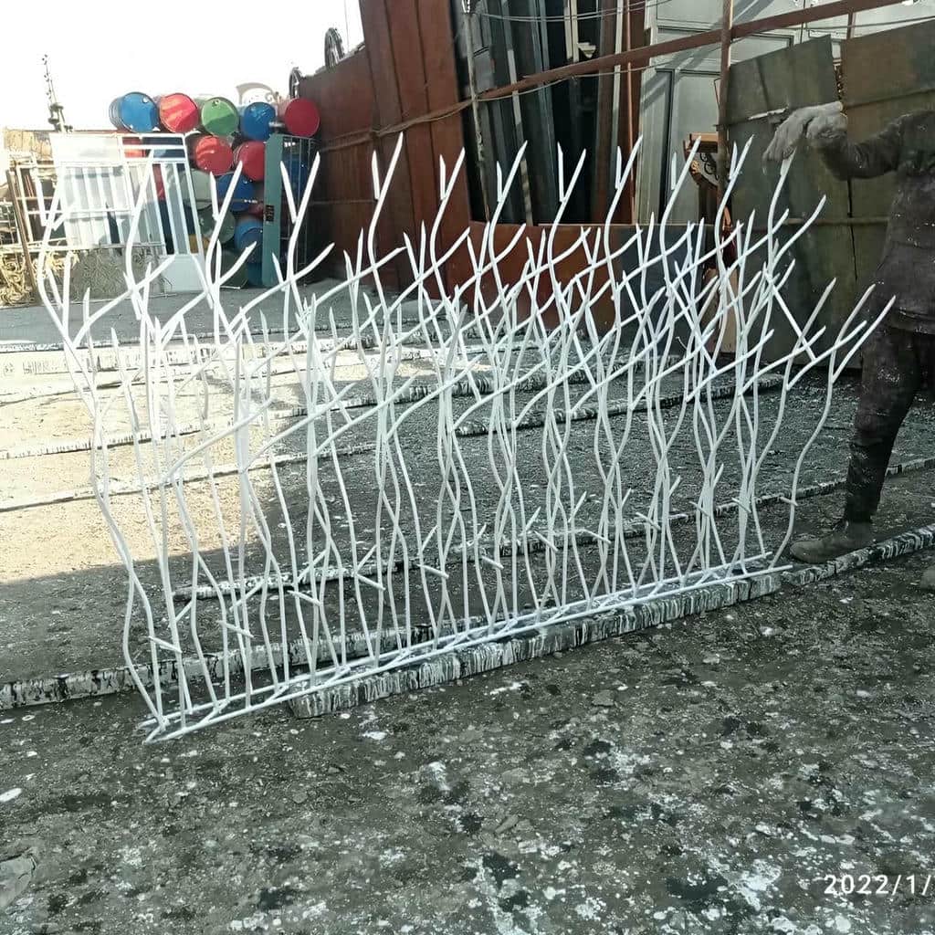 ساخت حفاظ دیوار شیک روی سنگ تراورتن با جوشکاری تمیز