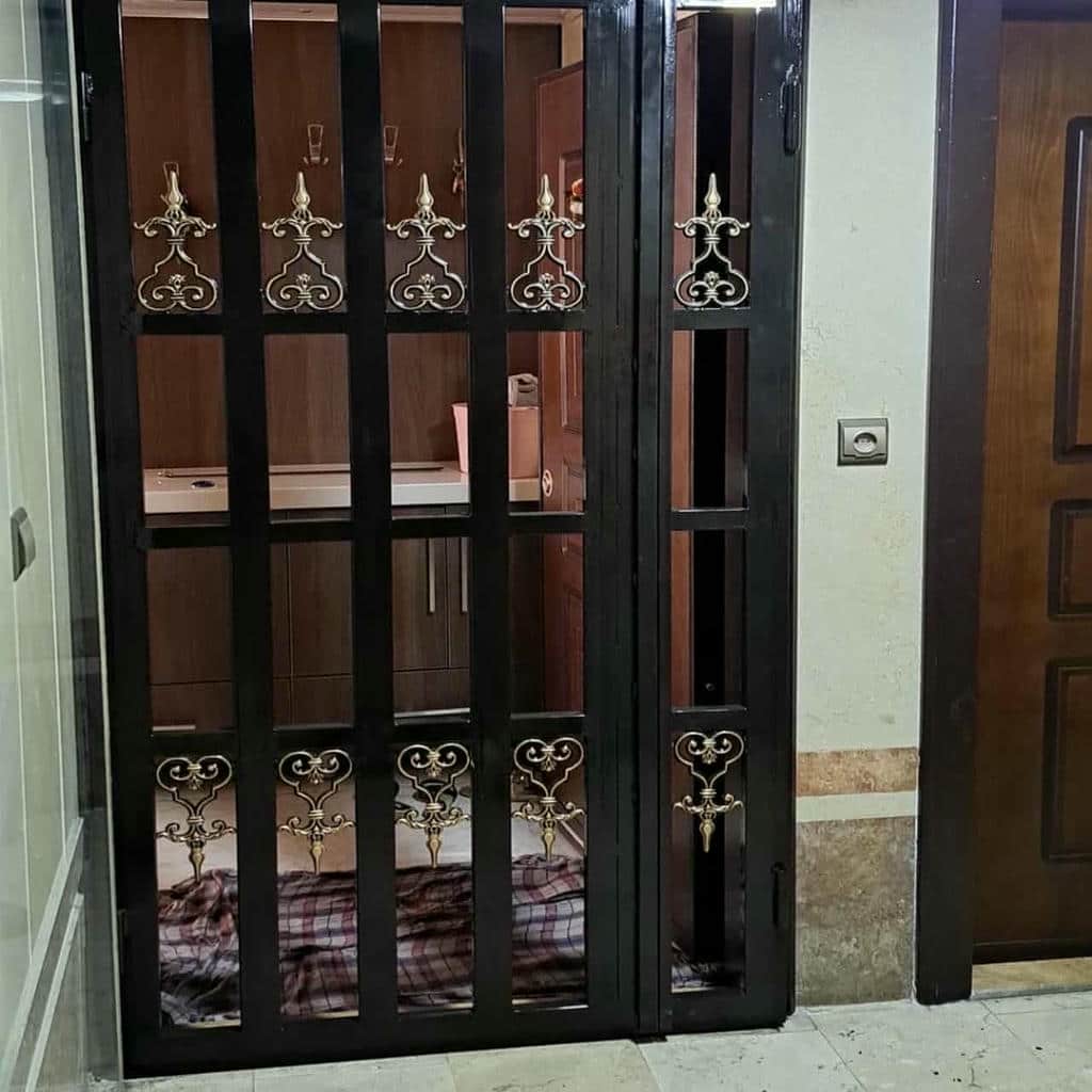 نصب حفاظ درب ضد سرقت فلزی پشت درب واحد