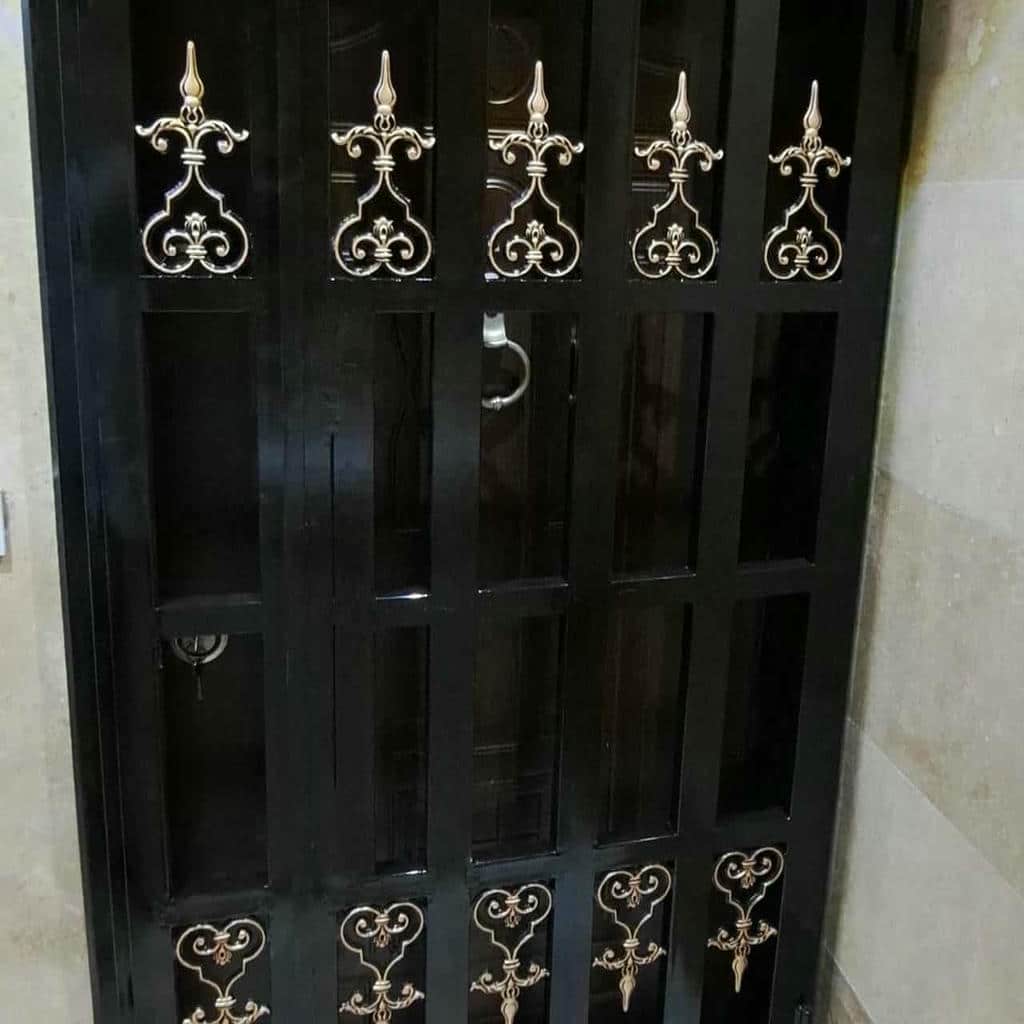 نصب حفاظ درب آپارتمان ضد دیلم پشت درب واحد