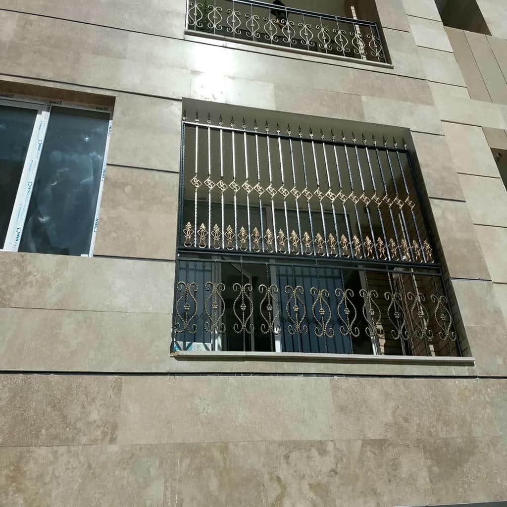 خرید حفاظ پنجره رنگی کوره ای برای نمای ساختمان