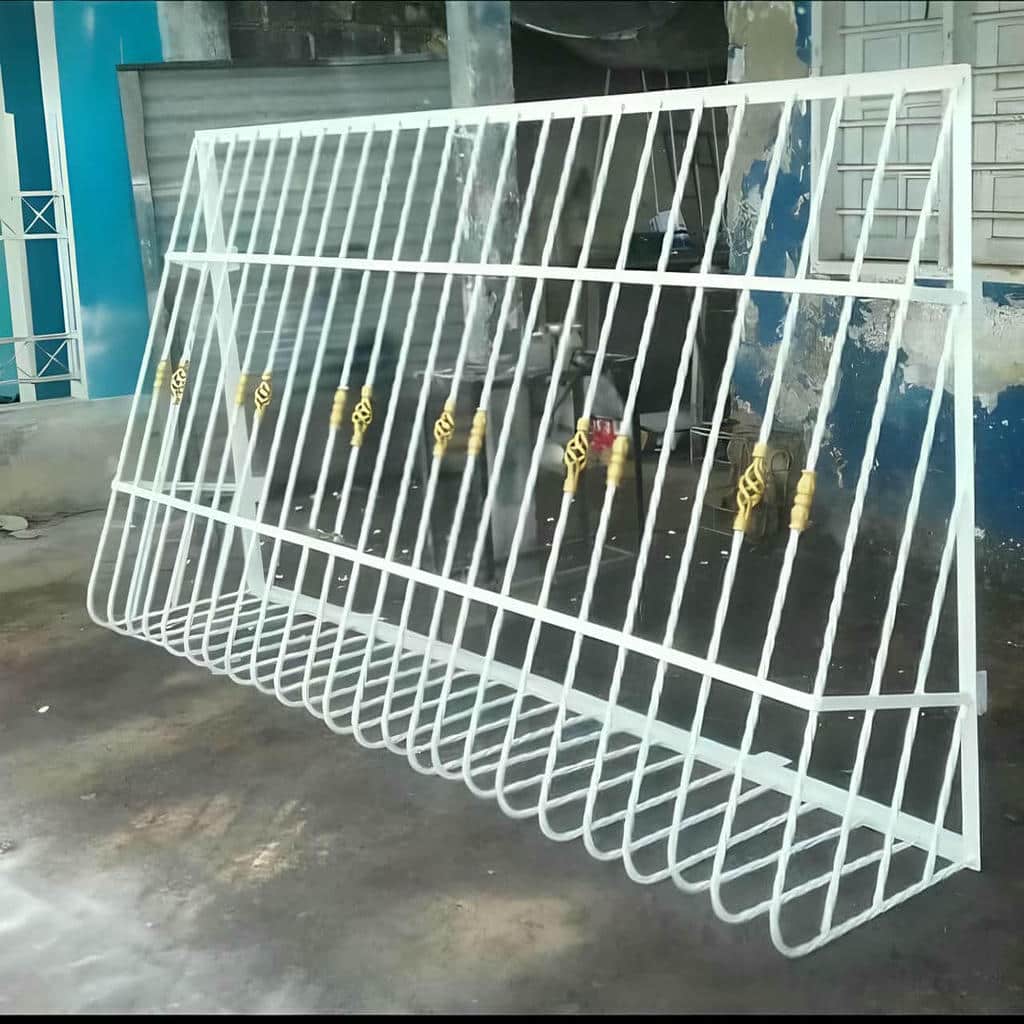 مدل حفاظ پنجره ویلایی نمای باغ