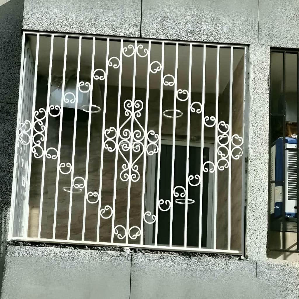 ساخت حفاظ پنجره ضد سرقت میله عمودی با طرح سفارشی