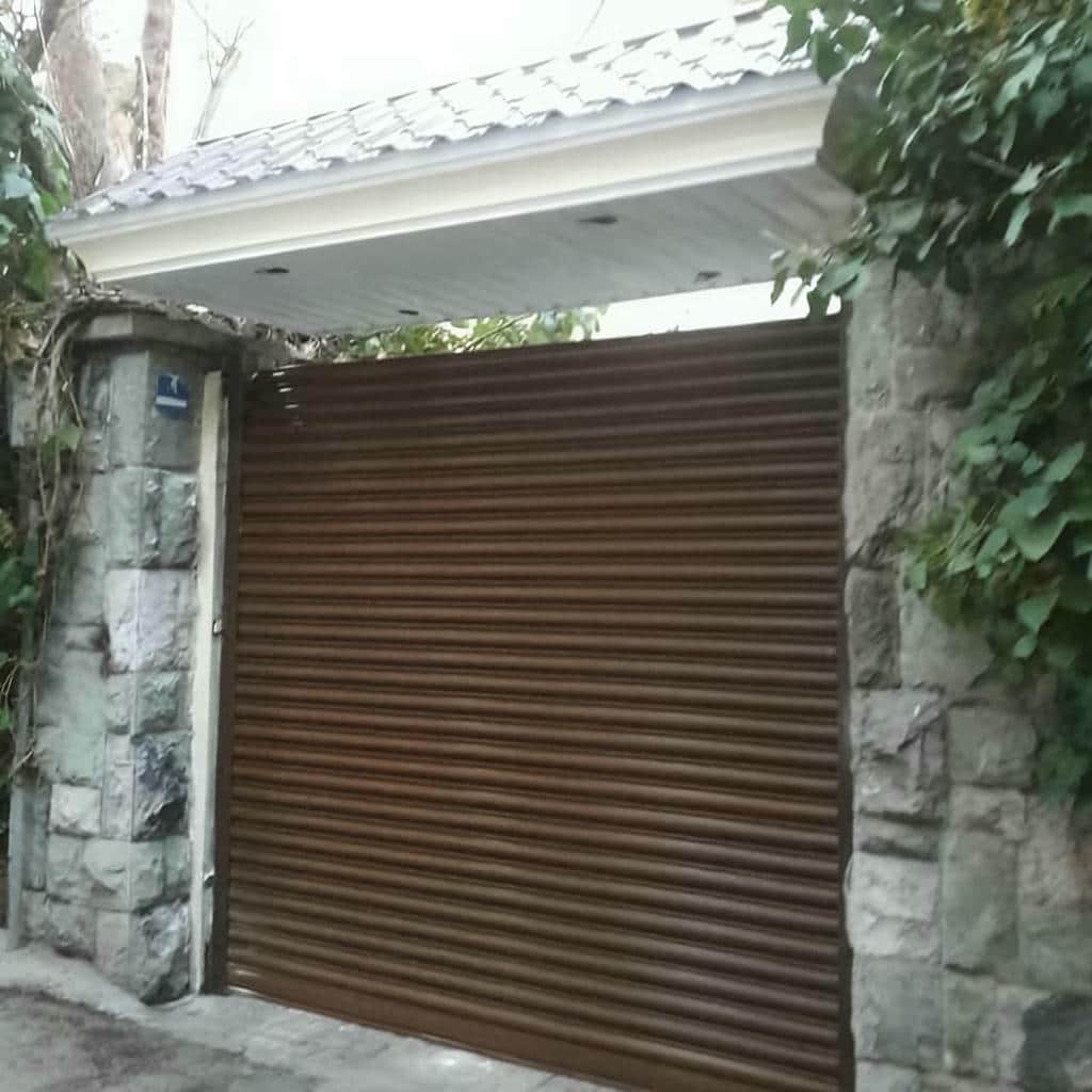 کرکره برقی پارکینگ خودرو با ریل تراز و حرکت نرم
