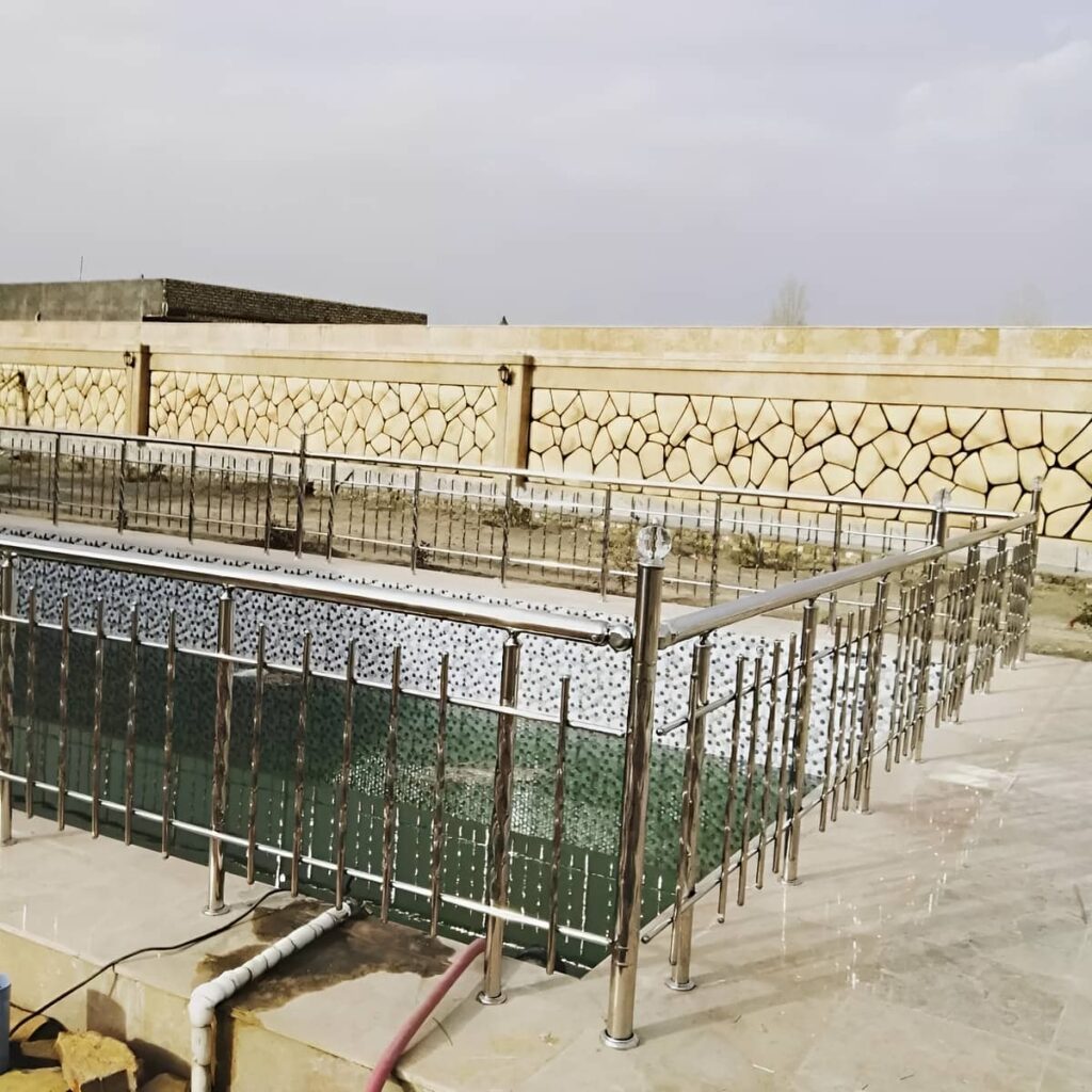 نصب نرده استیل براق در ورودی ساختمان نصب نرده استیل براق در ورودی ساختمان