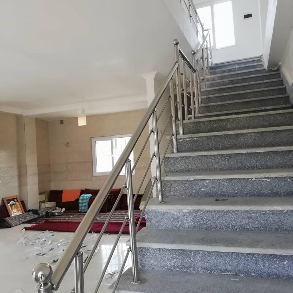 ساخت نرده استیل عمودی مناسب ایمنی کودکان ساخت نرده استیل عمودی مناسب ایمنی کودکان