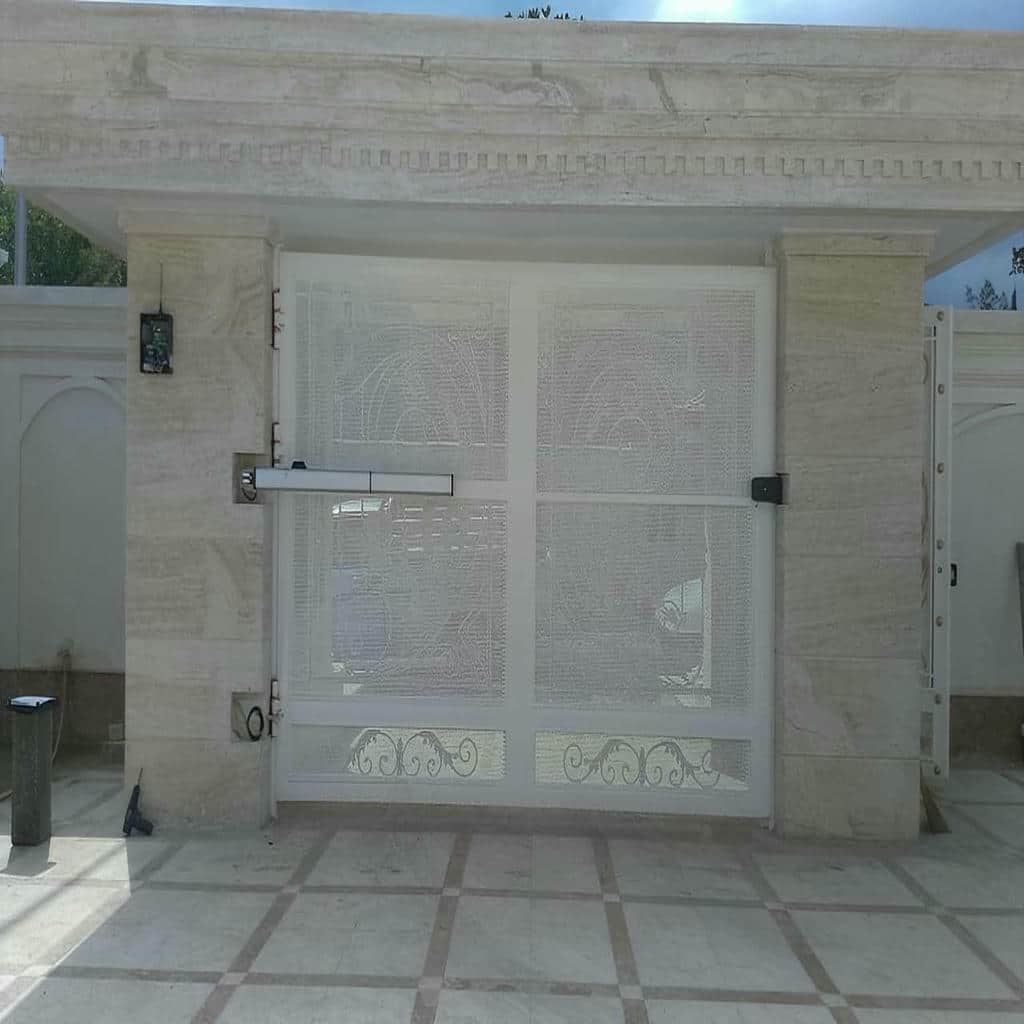 جک بازویی درب ویلایی با بدنه خاکستری