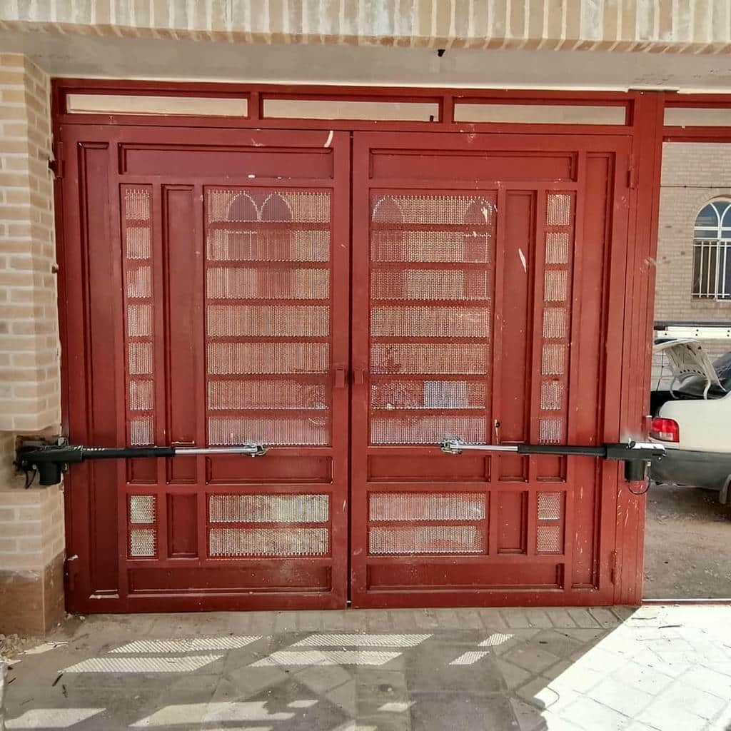 درب برقی دو لنگه ویلایی با بدنه خاکستری