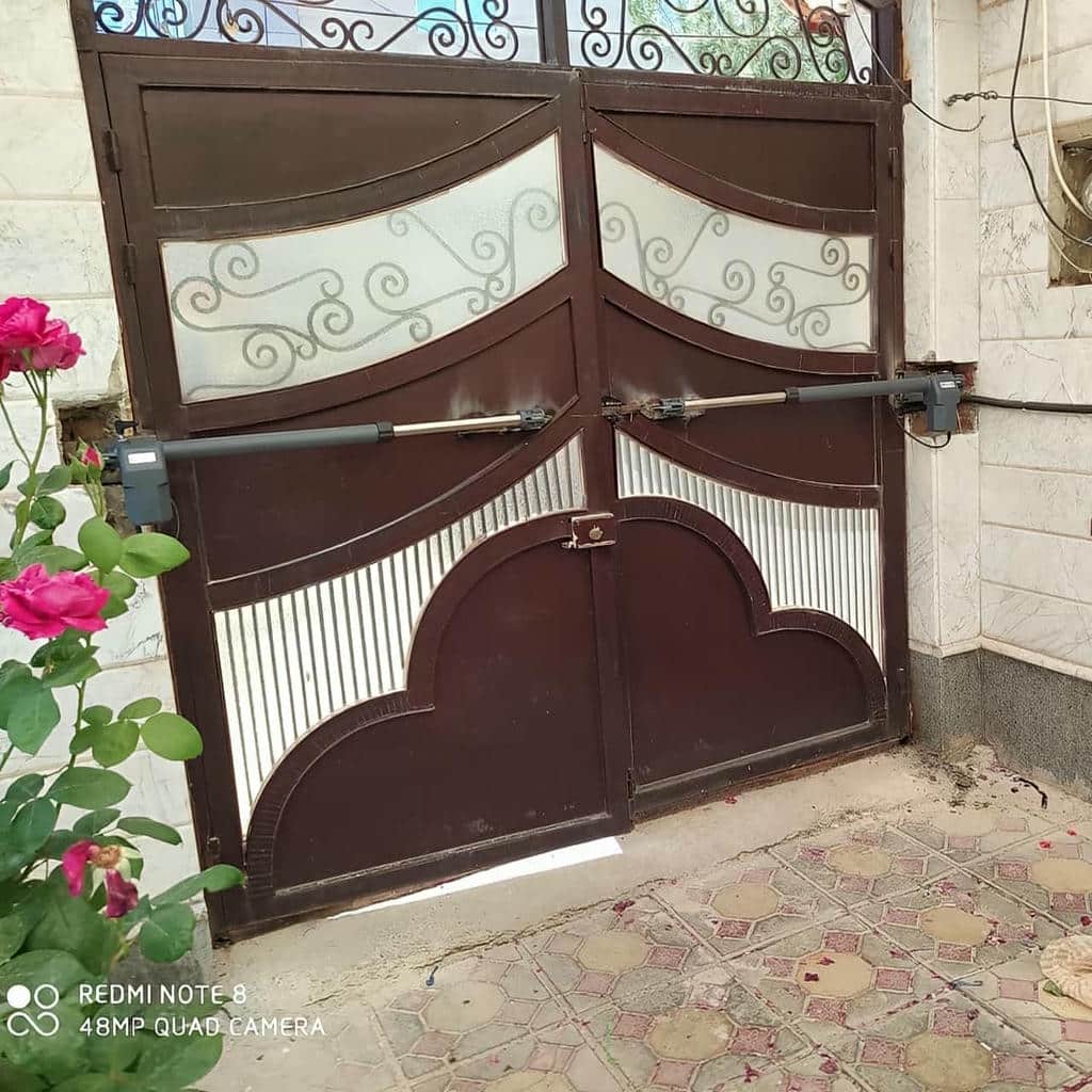 جک درب پارکینگ بازویی ایرانی با پایه نصب محکم