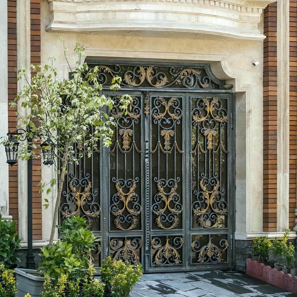 درب پارکینگ پنل فلزی CNC با طرح هندسی مدرن