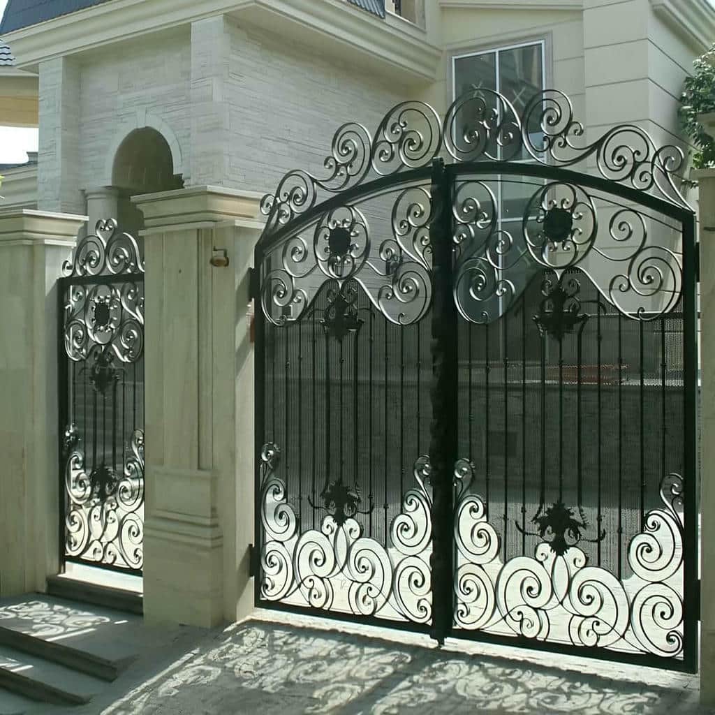 درب پارکینگ آهنی ریلی فرفورژه با بدنه آهنی