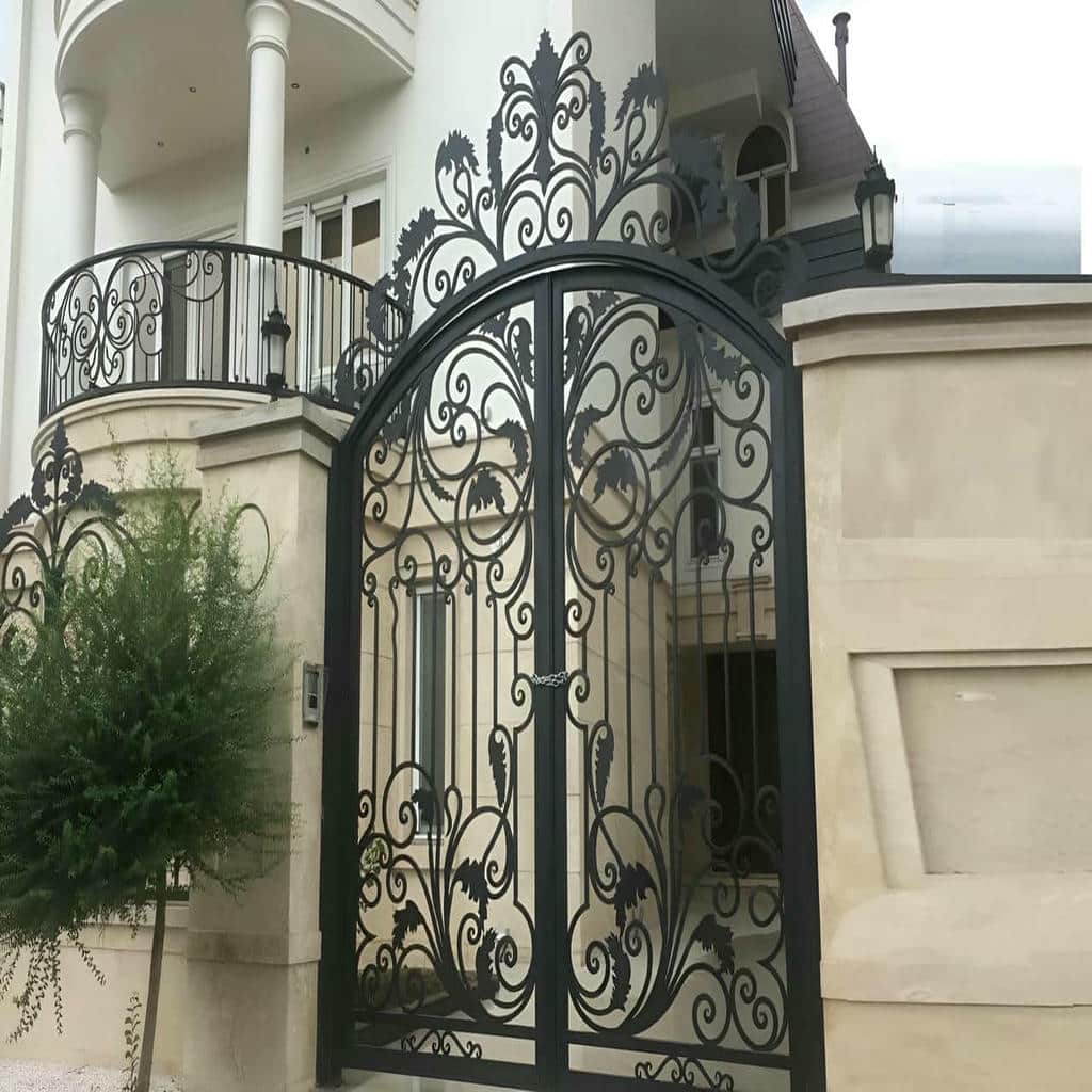 درب ویلایی فلزی طرح چوب با فریم مقاوم و رنگ گردویی