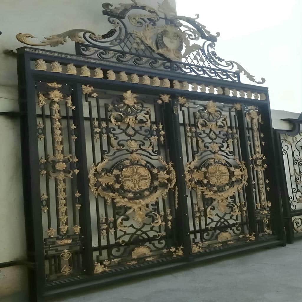 درب ویلایی باغچه دار با رنگ مشکی مات