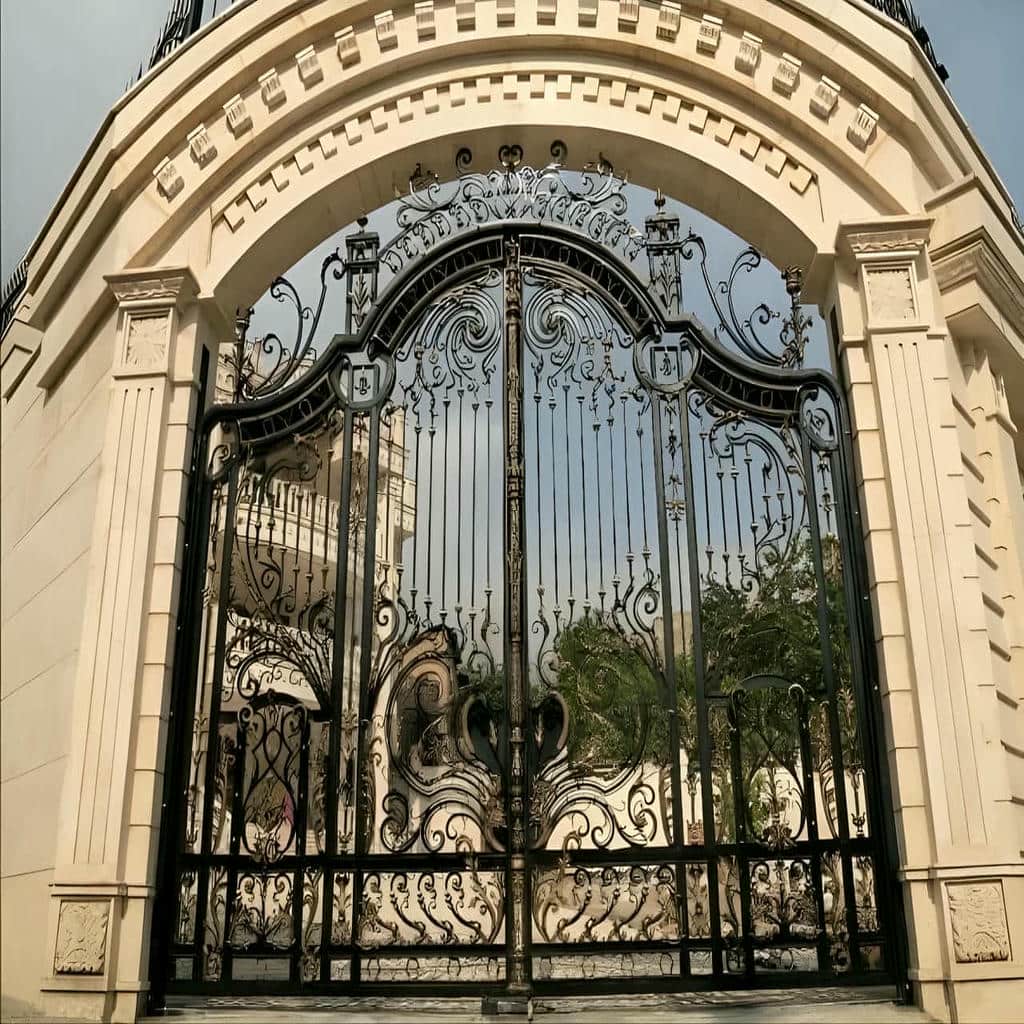 درب حیاط کشویی ریل زمینی با چرخ فلزی تقویت شده