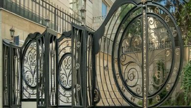 درب حیاط ویلایی قوسی با تاج فلزی کلاسیک