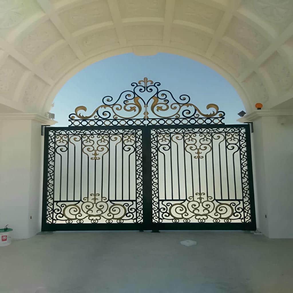 درب پارکینگ پروفیلی ساده با رنگ مشکی مات