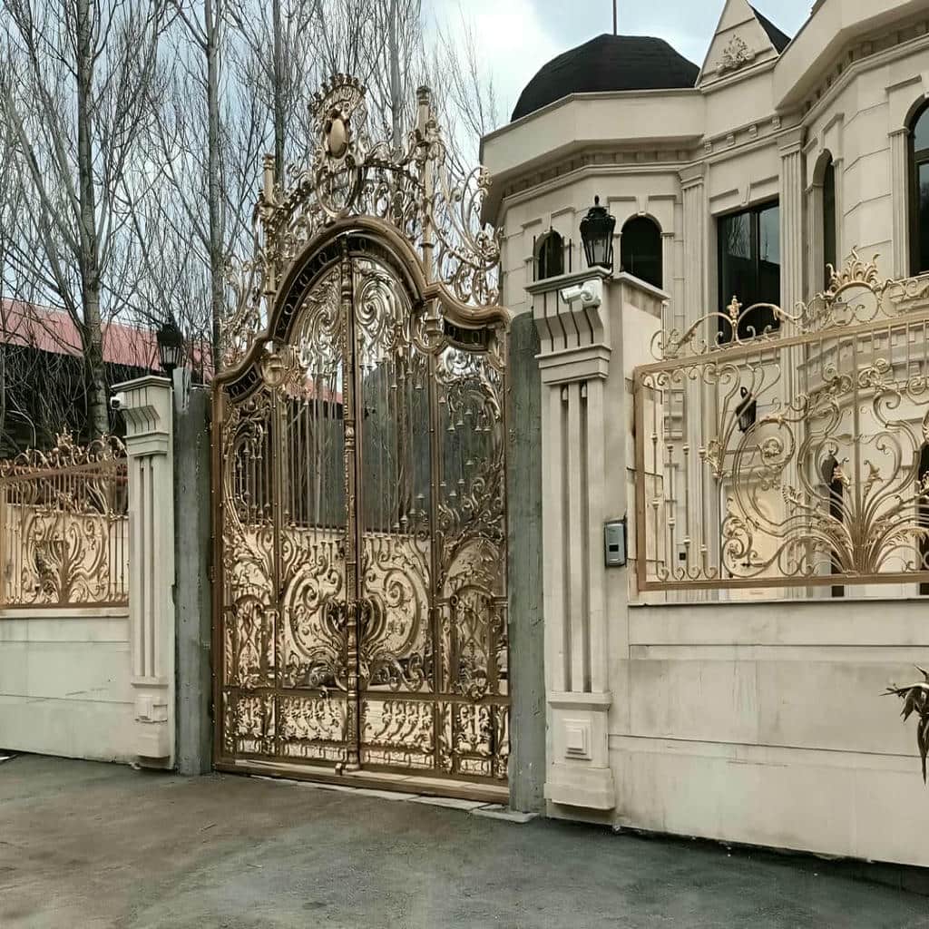 درب پارکینگ پنل فلزی CNC با قاب فلزی مقاوم