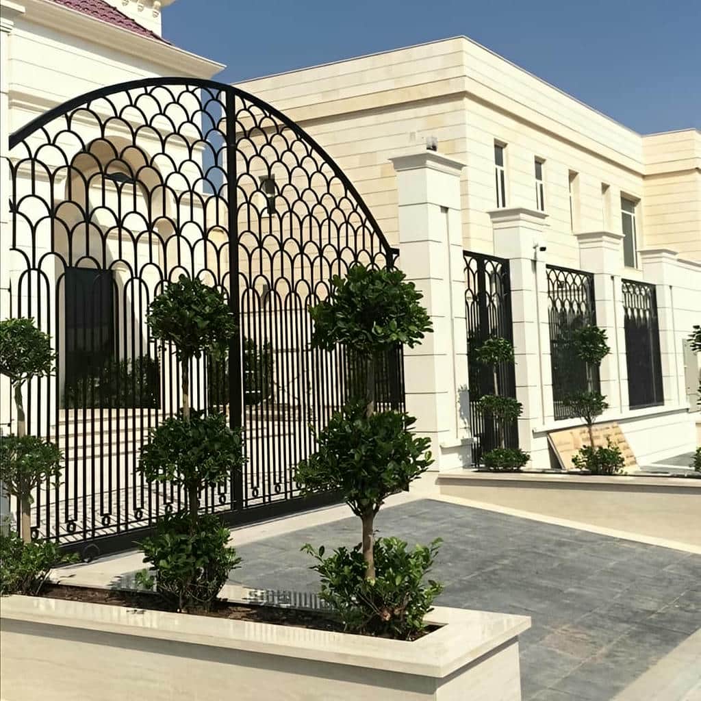 درب پارکینگ حیاط لولایی دو لنگه با چارچوب محکم