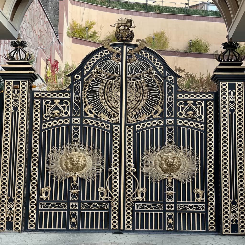 درب پارکینگ لوکس ورودی ویلایی با رنگ طوسی و طلایی