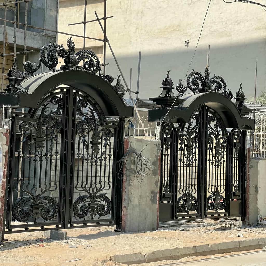 درب پارکینگ پروفیلی ساده با رنگ مشکی مات