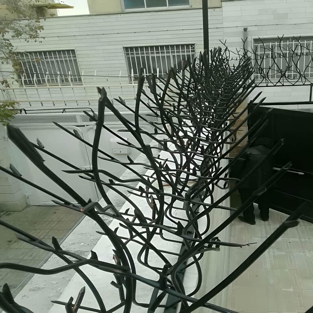 حفاظ بوته ای هماهنگ با نمای بازسازی شده ساختمان حفاظ بوته ای هماهنگ با نمای بازسازی شده ساختمان