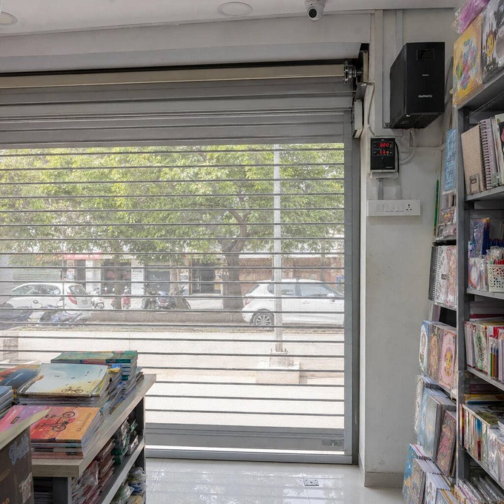 کرکره پنجره با حرکت روان برای استفاده روزانه