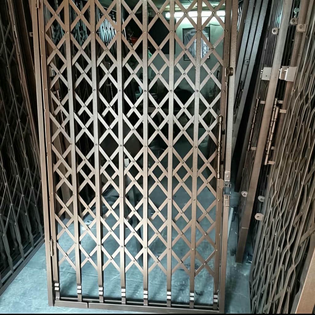 درب آکاردئونی ضد سرقت با طراحی ساده و کاربردی درب آکاردئونی ضد سرقت با طراحی ساده و کاربردی
