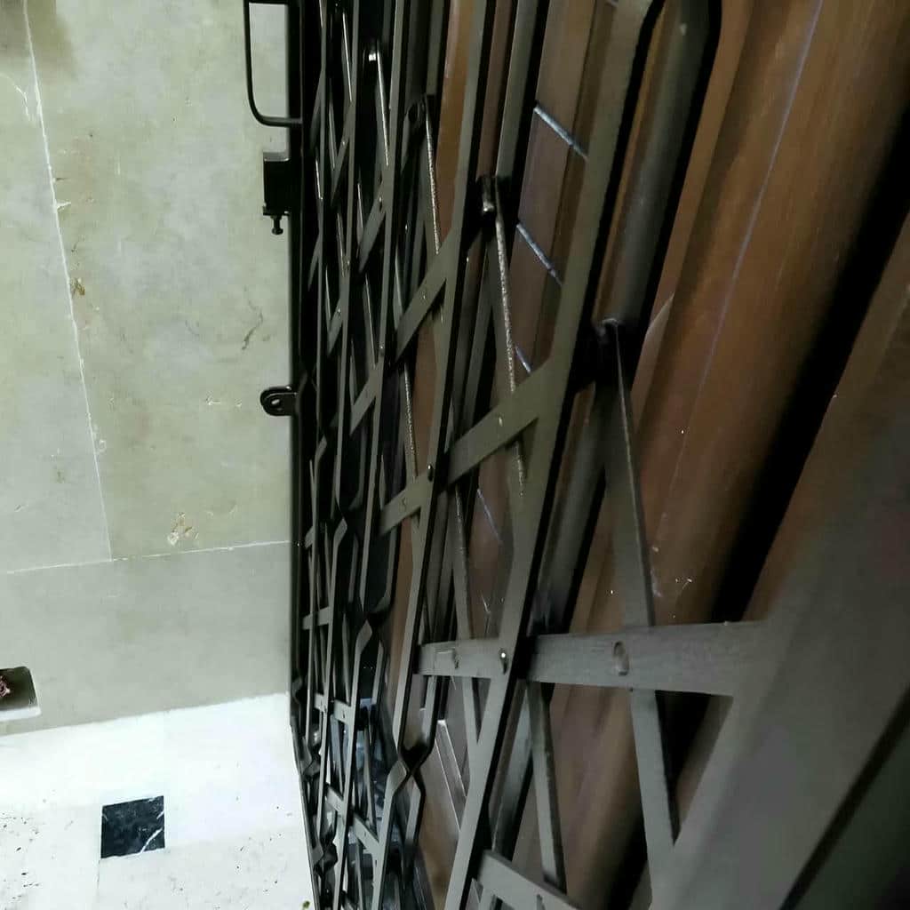 حفاظ آکاردئونی با قفل مناسب کنترل دسترسی