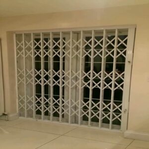 حفاظ آکاردئونی فلزی برای امنیت ورودی ساختمان مسکونی