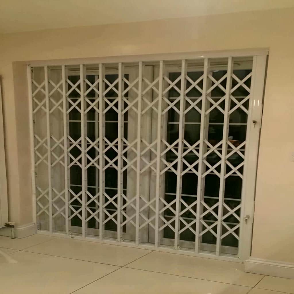حفاظ آکاردئونی فلزی برای امنیت ورودی ساختمان مسکونی
