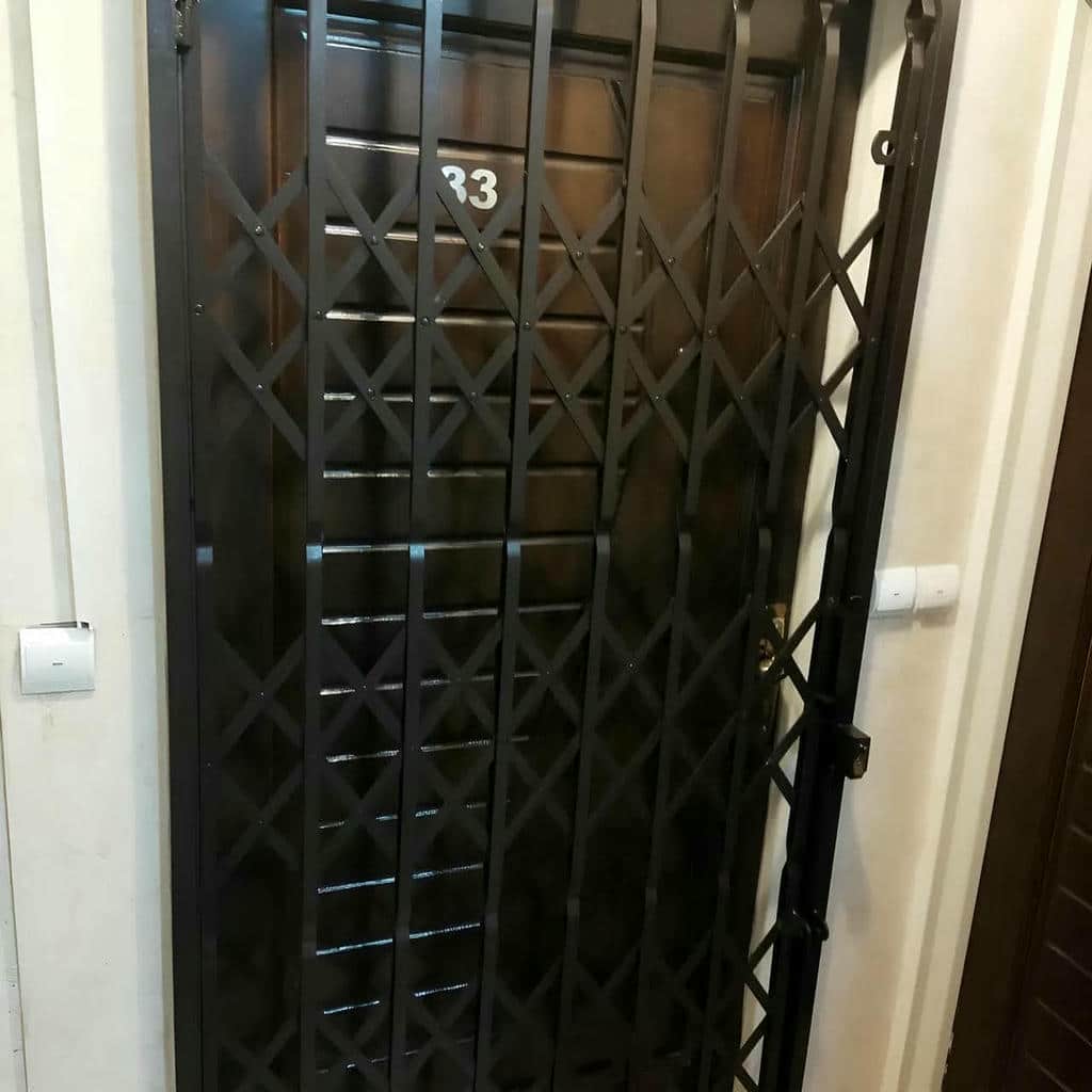 محافظ درب آپارتمان با حرکت روان برای رفت و آمد محافظ درب آپارتمان با حرکت روان برای رفت و آمد