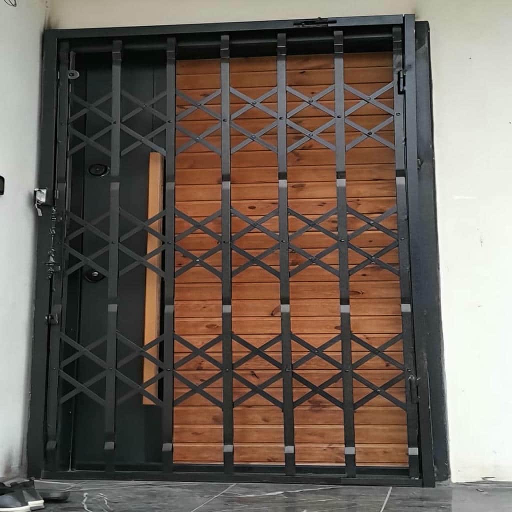 نرده آکاردئونی با ساختار جمع شونده روان نرده آکاردئونی با ساختار جمع شونده روان