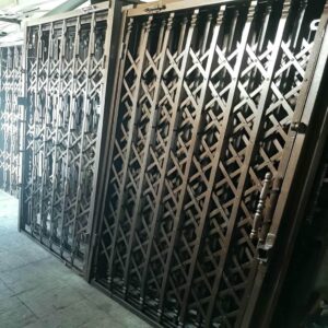 درب حفاظتی آپارتمان فلزی با طراحی مدرن و مینیمال