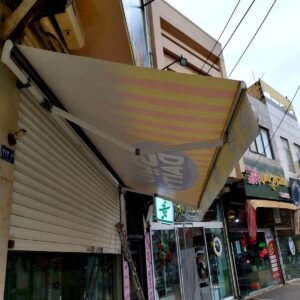 سایبان مغازه بازویی برای ورودی پروژه نوساز