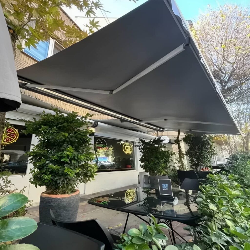 سایبان اتوماتیک بازویی برای حریم فضای ویلا