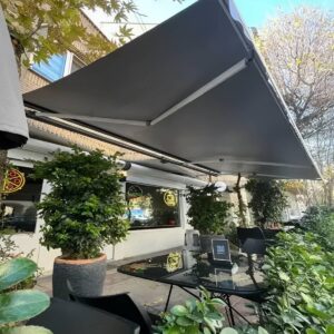 سایبان اتوماتیک بازویی برای حریم فضای ویلا
