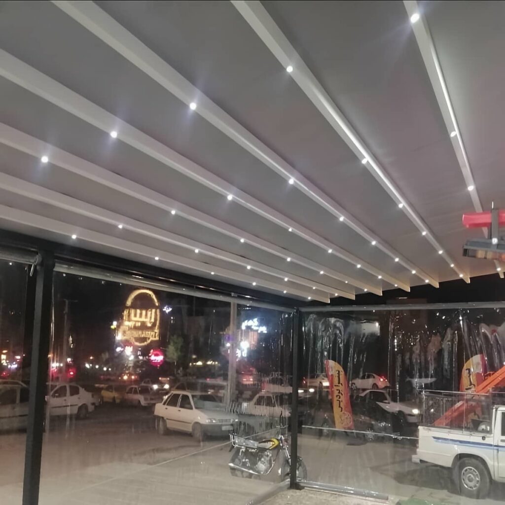 سقف متحرک پارچه ای کنار جزئیات فرفورژه نما