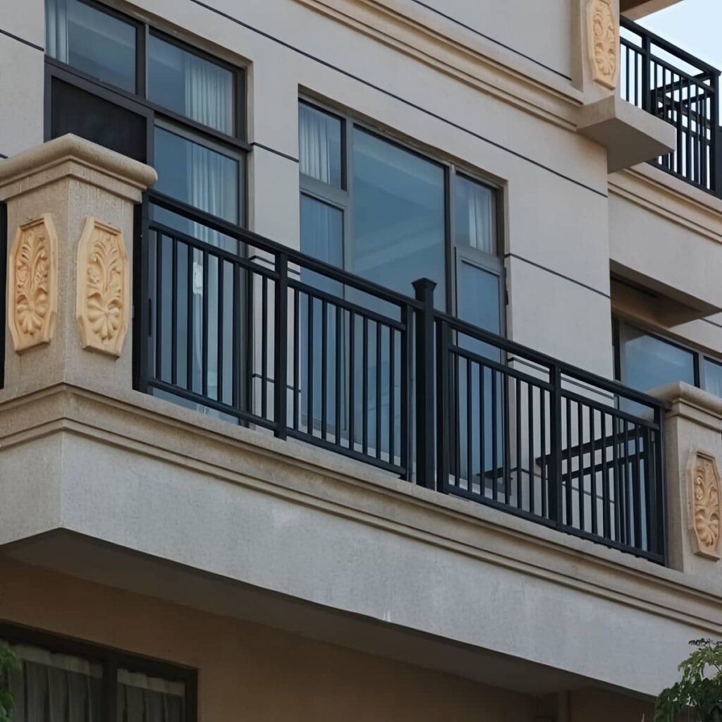 نرده راه پله با دست انداز پایدار برای کنترل حرکت نرده راه پله با دست انداز پایدار برای کنترل حرکت