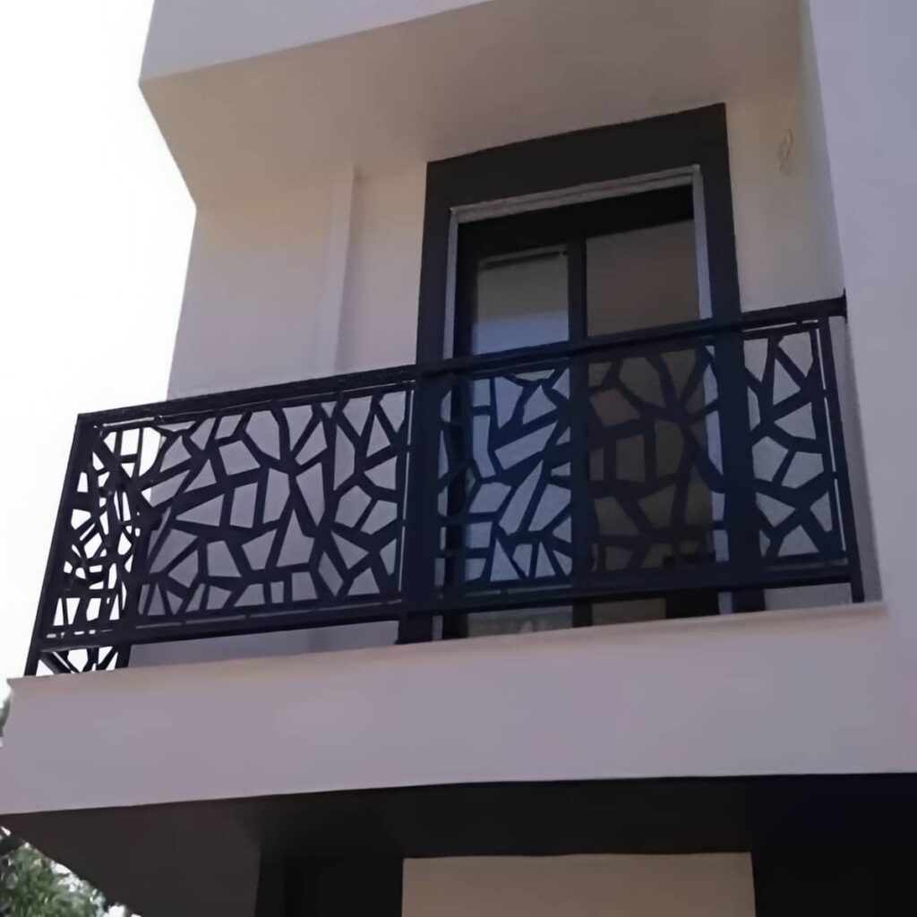 نرده مدرن بالکن با طراحی مناسب حفظ حریم