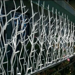 حفاظ شاخ گوزنی طرح f آهنی روی دیوار ورودی
