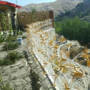 حفاظ لیلیوم آهنی روی دیوار مجتمع پرتردد