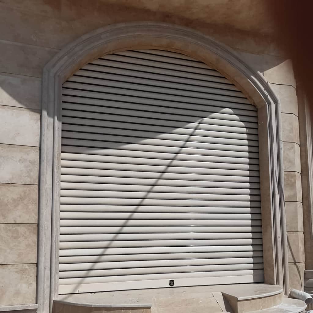 کرکره پارکینگ با اجزای هماهنگ برای حرکت روان
