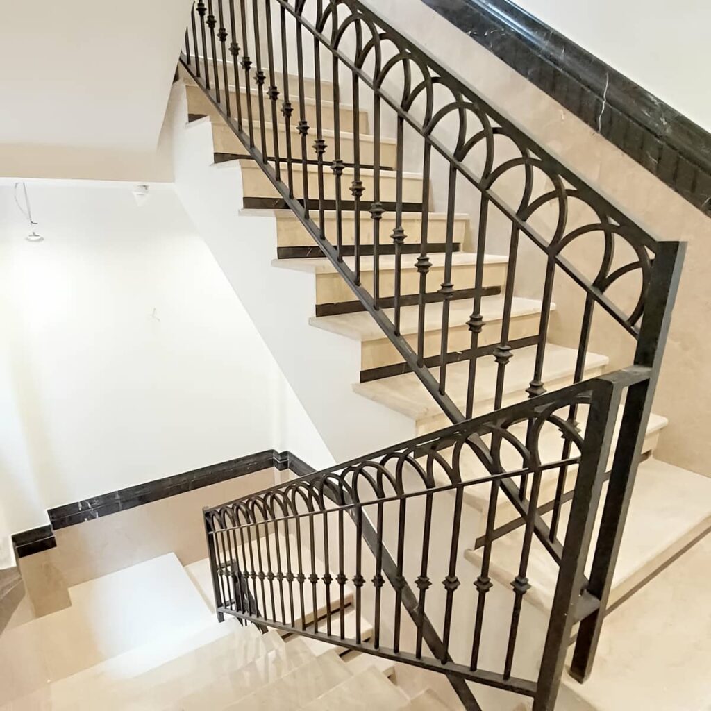 حفاظ لبه بالکن با طراحی ساده برای استفاده روزانه