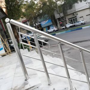 نرده تراس سفارشی با ساختار ایمن برای دهانه های بزرگ