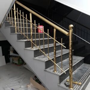 نرده استیل راه پله با طراحی ایمن برای ورودی ساختمان