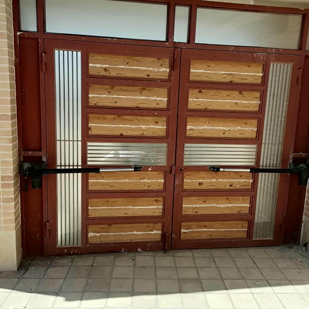 جک الکترومکانیک در نمونه اجرای تخصصی ورودی