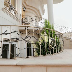 نرده مدرن بالکن با طراحی ساده برای بودجه اقتصادی