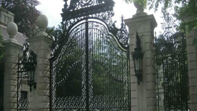 درب ساختمان با بدنه فلزی مناسب ورودی کم عرض