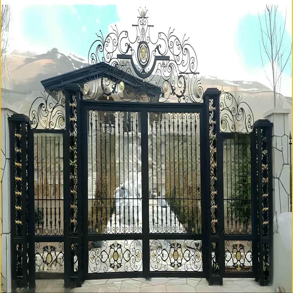 درب فرفورژه با یراق آلات مقاوم برای حرکت روان