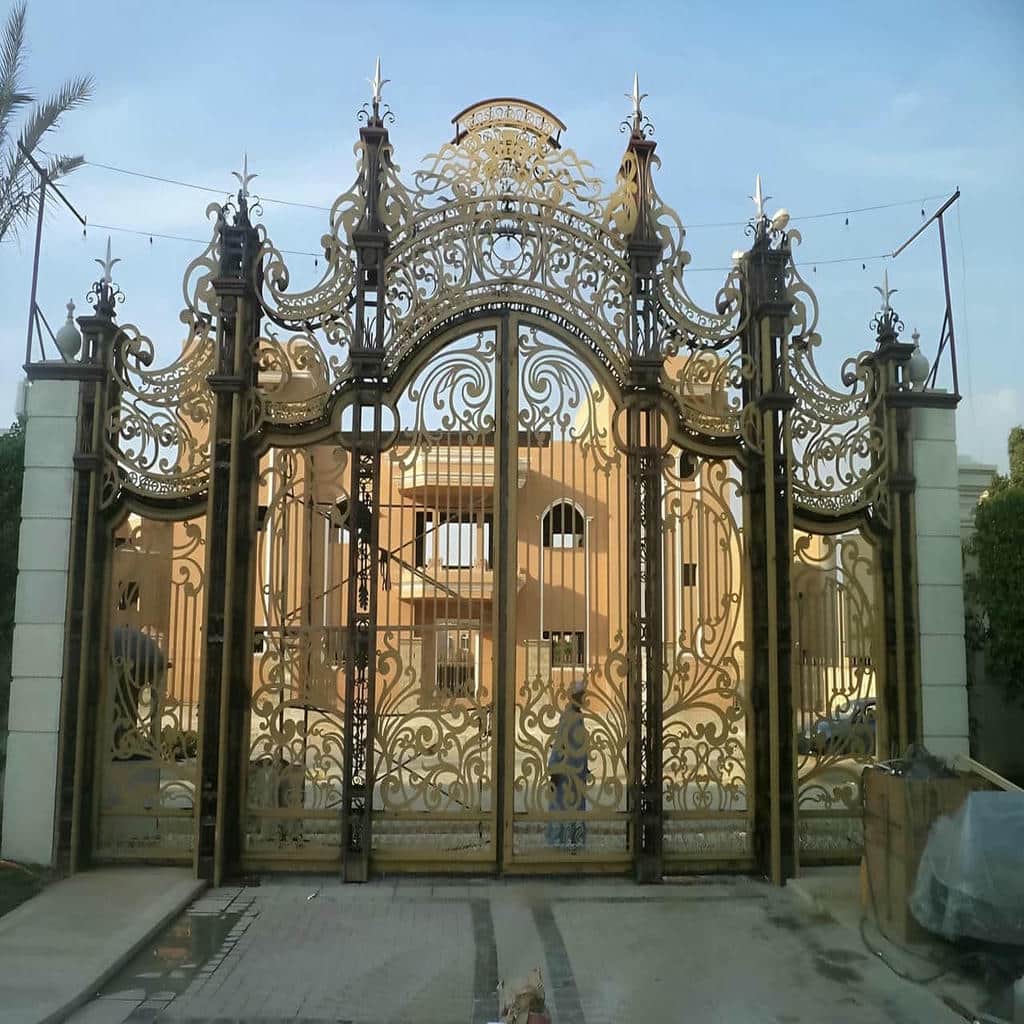 درب گلنرده دار با پوشش مناسب برای دوام سطح