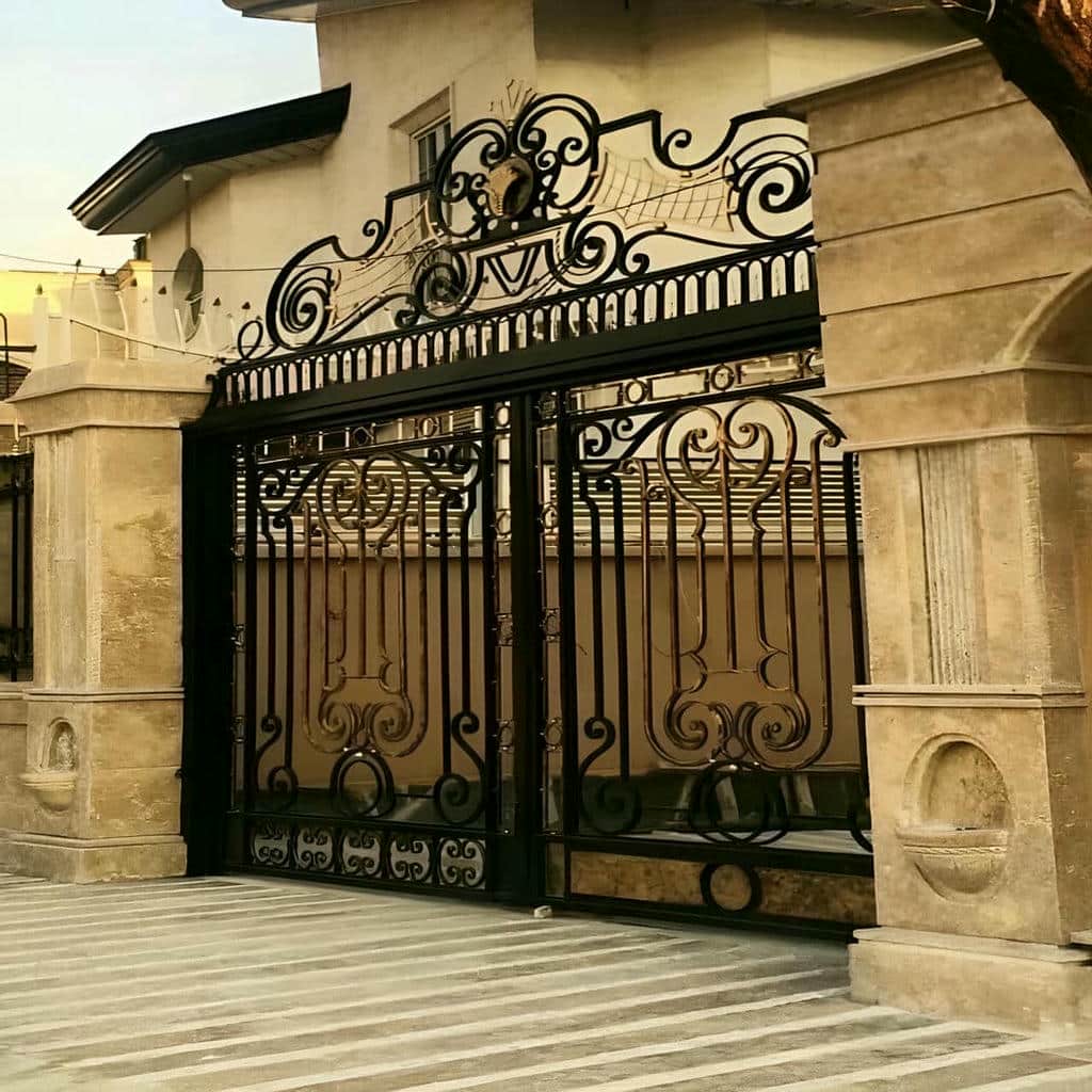 درب گلنرده دار با قفل مناسب کنترل دسترسی روزانه